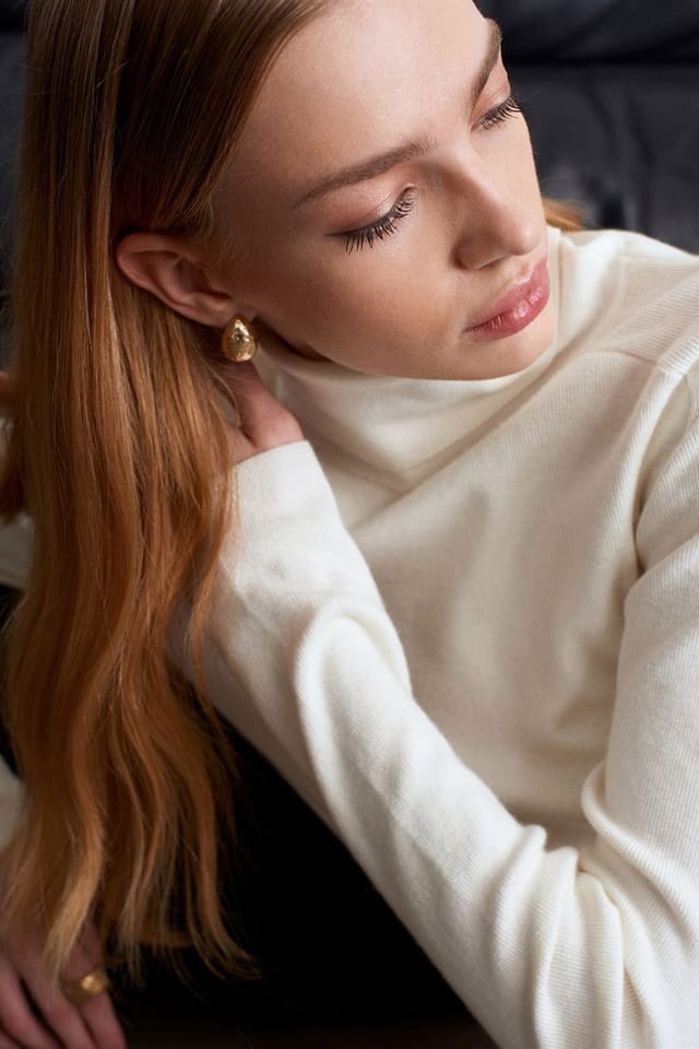 Dilvin Dilvin Women's Belted Turtleneck Knit Sweater in Ivory - 3