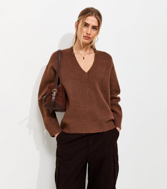 New Look Women's Rust Compact Knit Oversized V-Neck Jumper New Look - 2