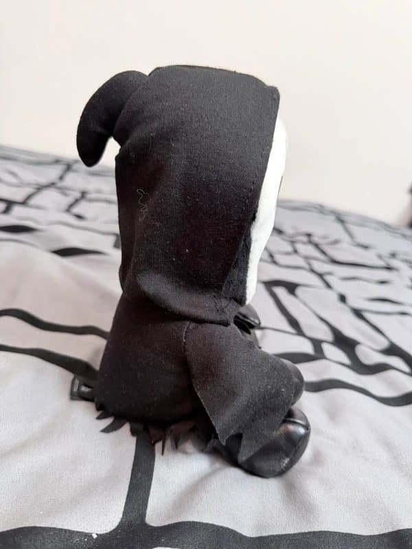 Scream Scream ghost face plushie