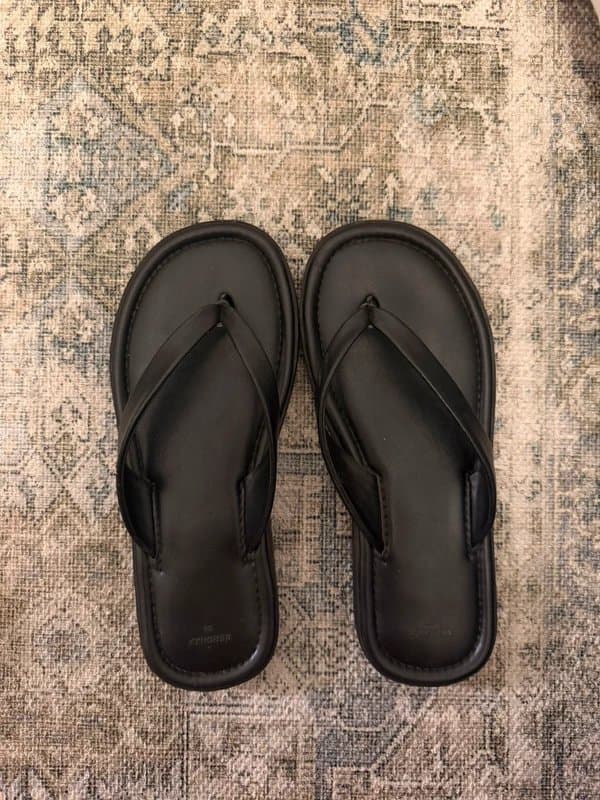 Bershka Bershka black false leather flip flops