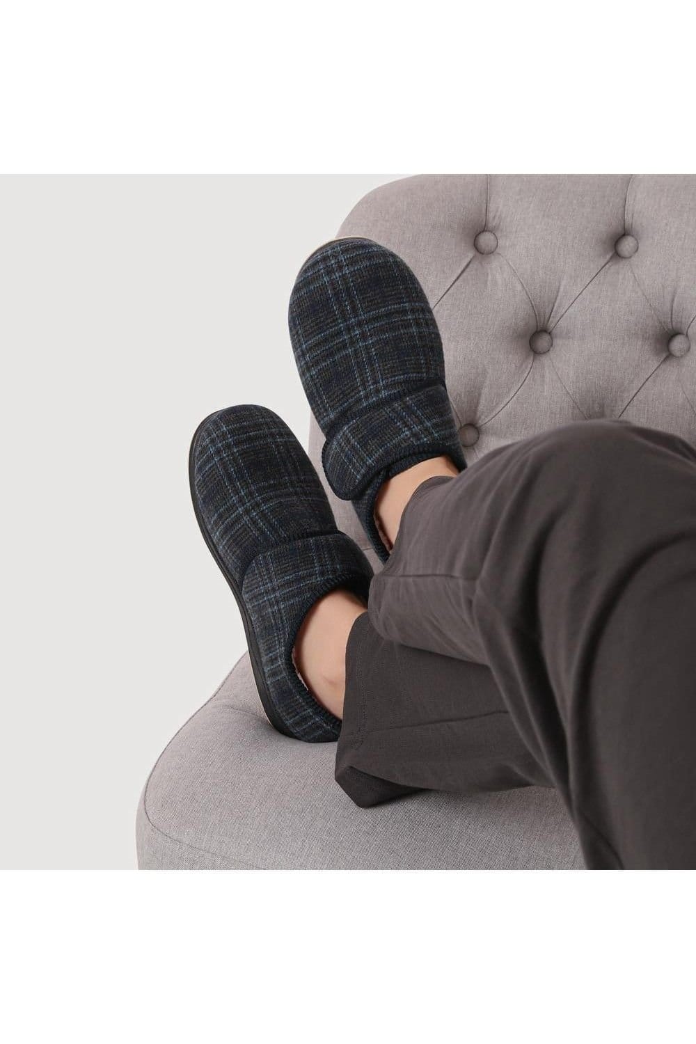 Easyfit Easyfit Men's Extra-Wide Faux-Fur-Lined Slippers in Navy - 4