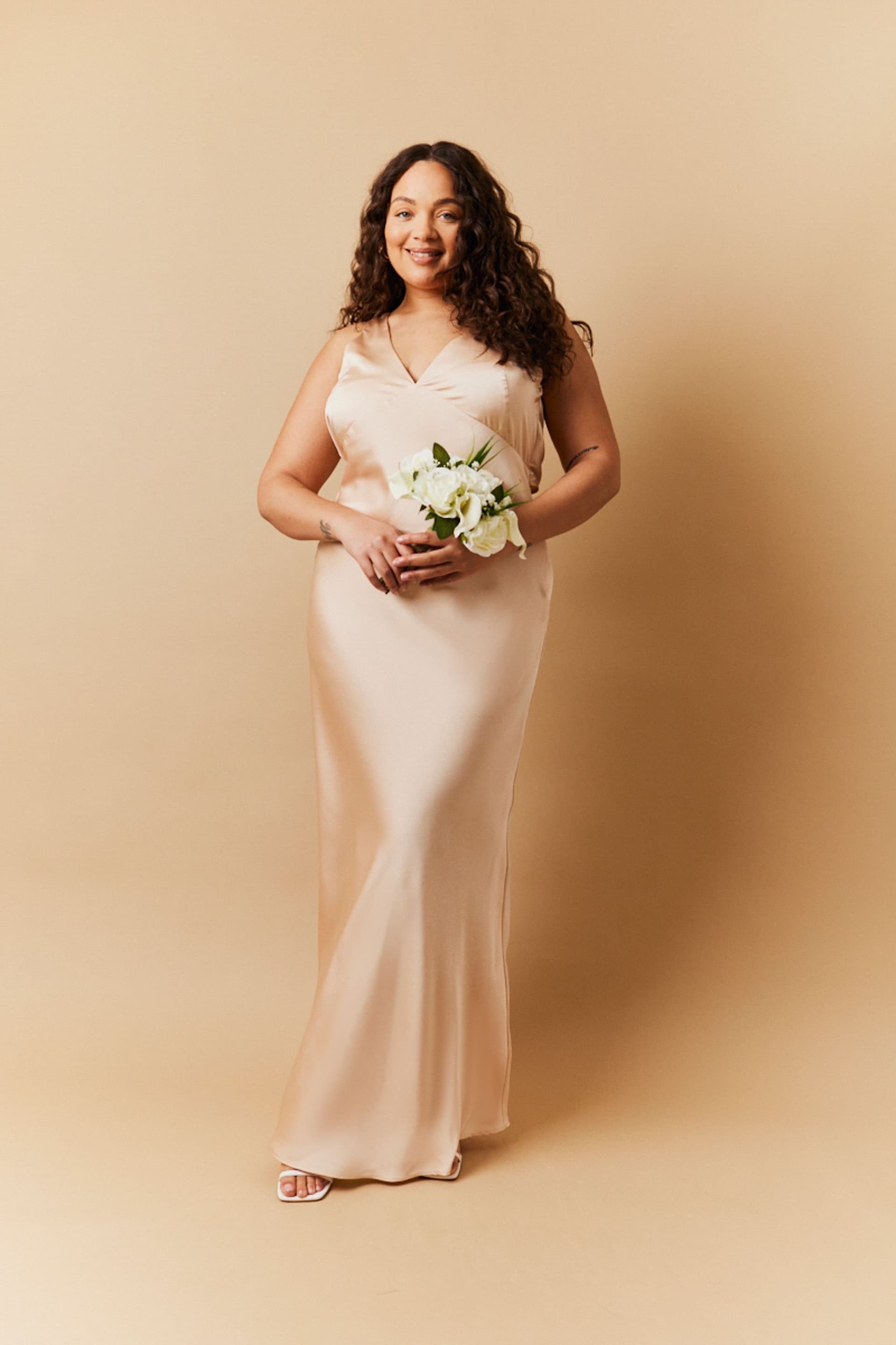 In The Style In The Style Women's Satin Twist Back Maxi Dress in Gold