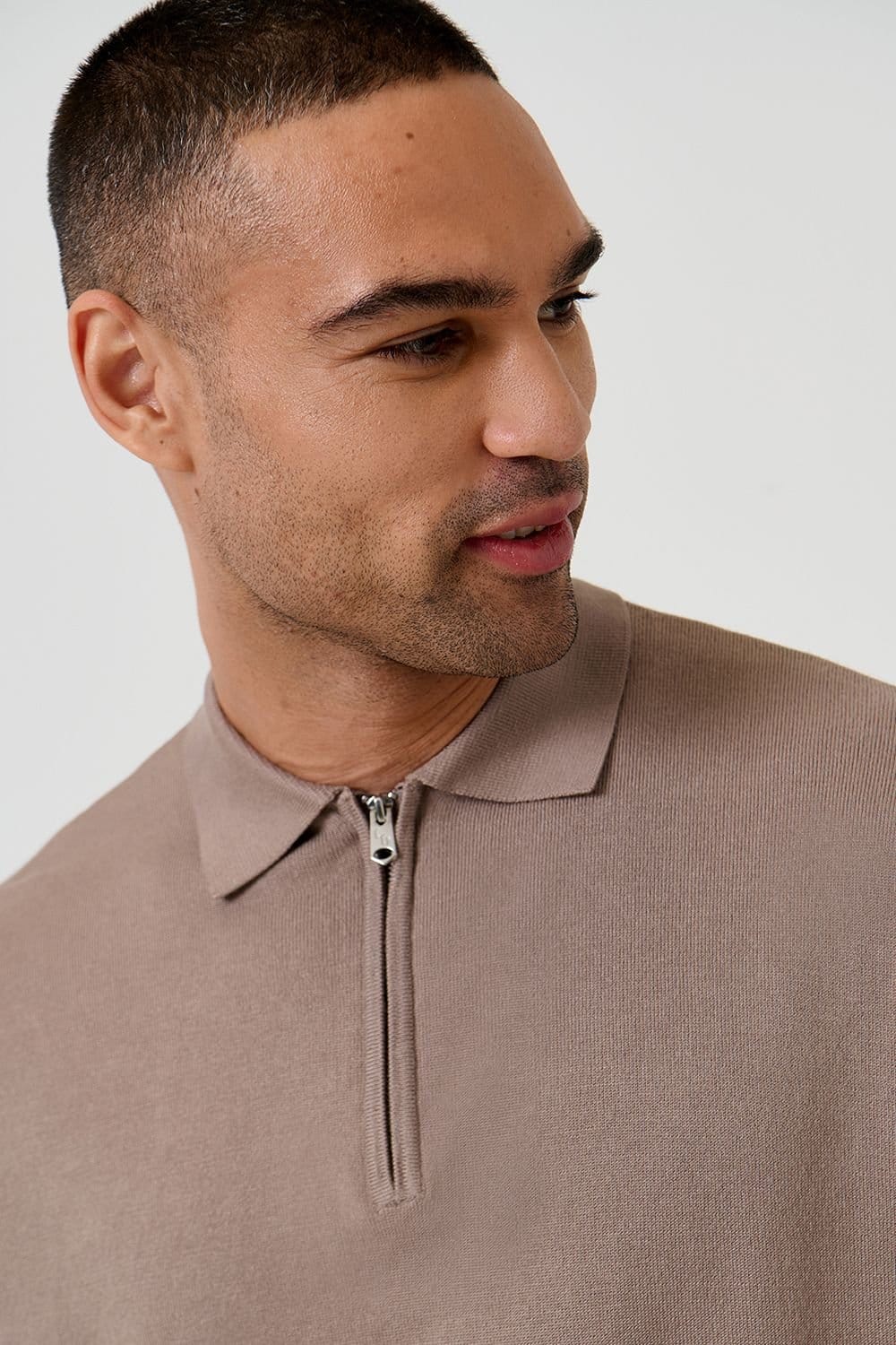 Threadbare Threadbare Men's Relaxed Fit Knitted Quarter Zip Polo in Taupe - 4
