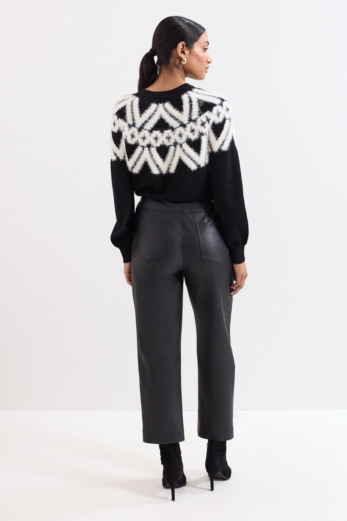 Phase Eight Phase Eight Women's Kenzie PU Cropped Trouser in True Black - 4