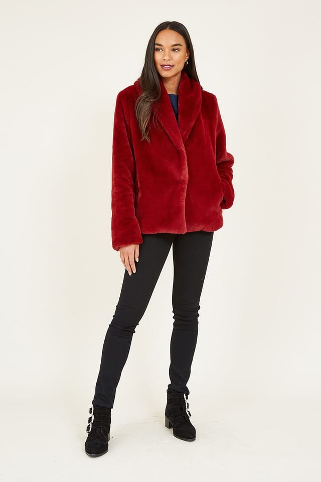 Yumi Yumi Women's Red Short Wrap Faux Fur Coat - 2