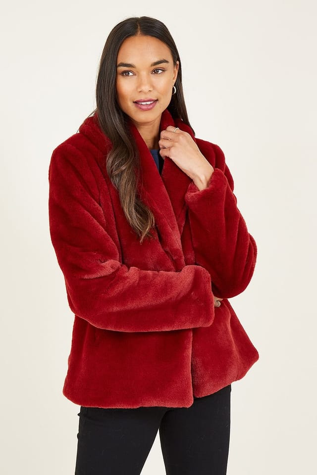 Yumi Yumi Women's Red Short Wrap Faux Fur Coat - 3