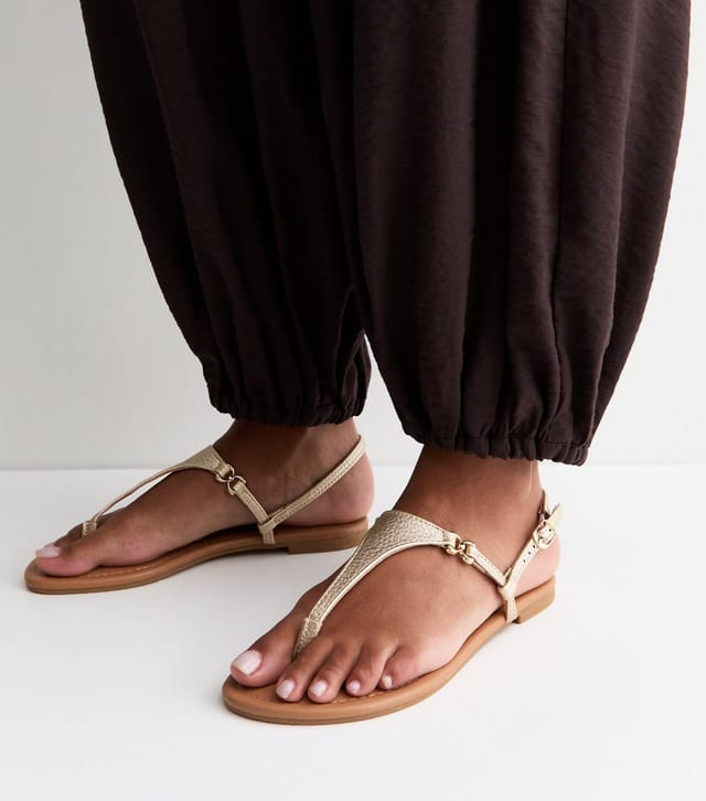New Look Women's Gold Faux Leather Toe Post Sandals Vegan New Look - 2