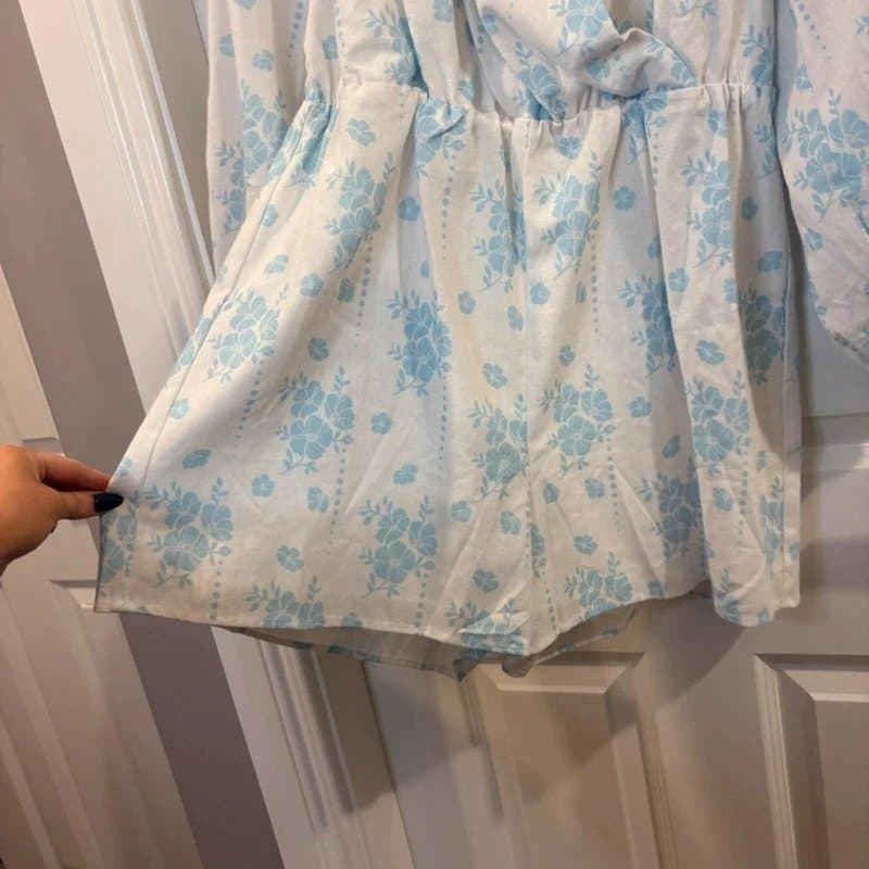Glamorous Glamorous size 14 white blue floral linen blend playsuit NEW #189