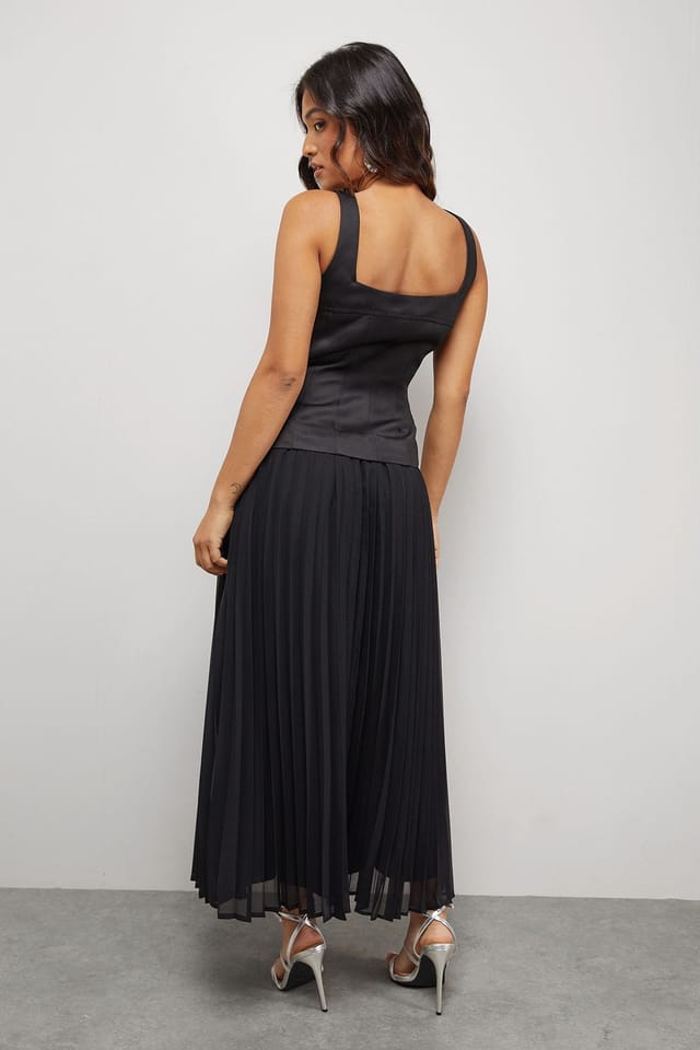 Warehouse Warehouse Women's Petite Satin Fitted Bodice Chiffon Pleated Skirt Midi Dress in Black - 3