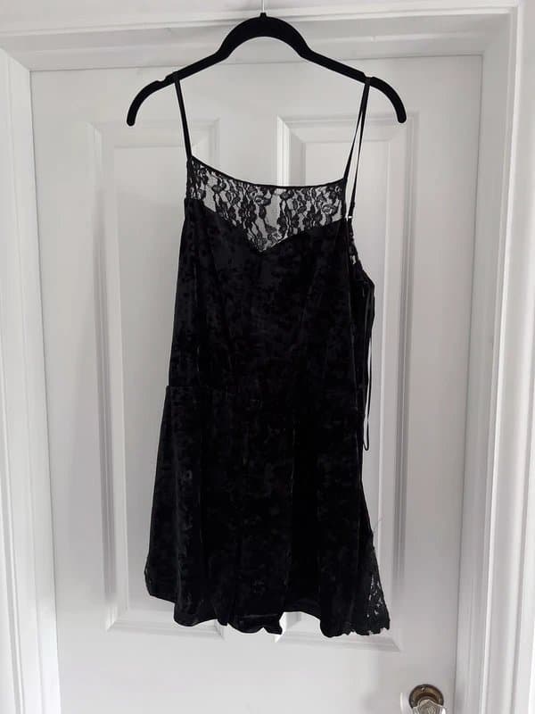 Topshop Topshop Size 12 Black Velvet Lacy Playsuit Jumpsuit Romper Sleeveless Party VGC