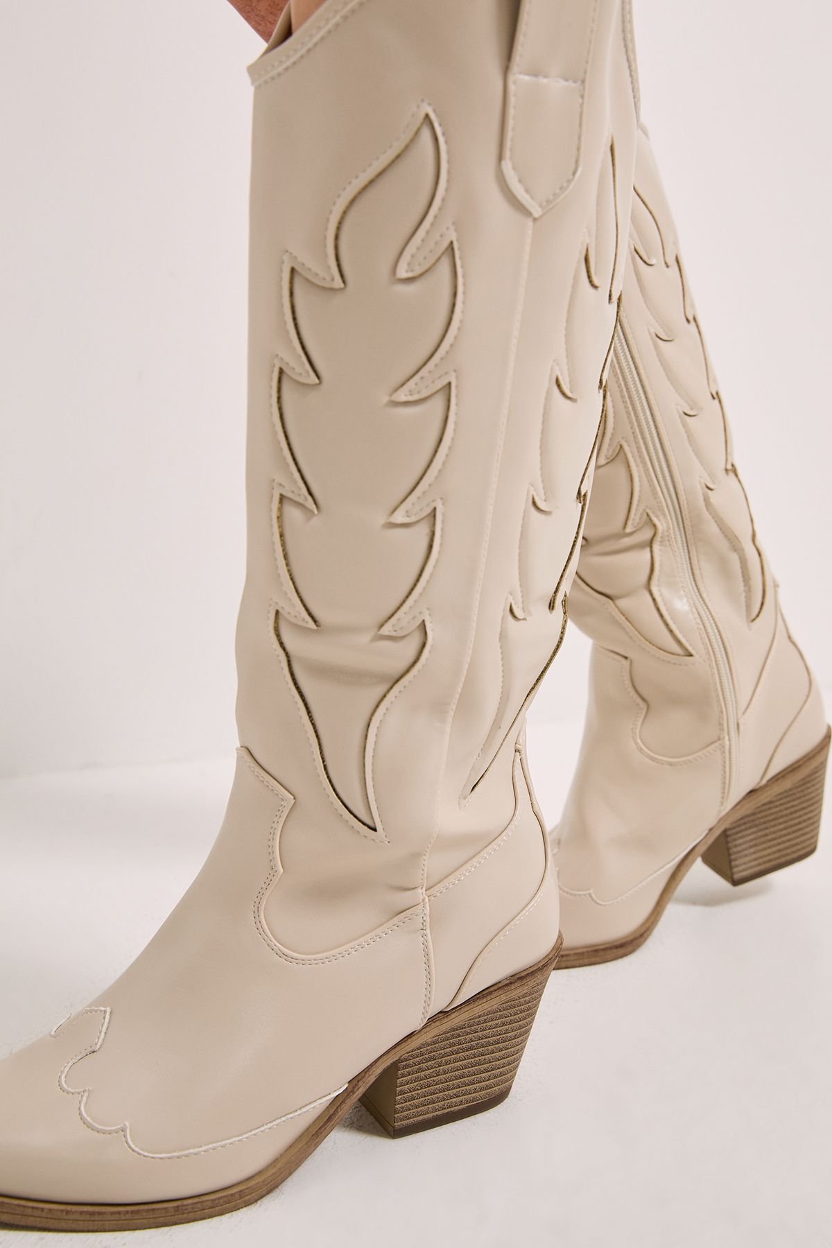 Faith Faith Women's : Issy Faux Leather Detailed Western Cowboy Calf Boots in Beige - 4