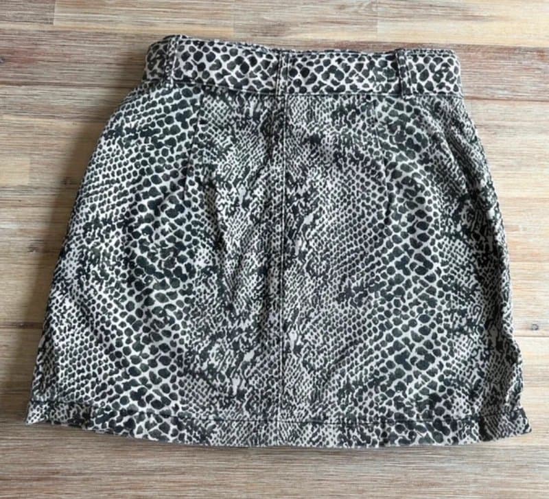 Topshop Topshop grey snake print zip front mini skirt with double belt – UK 8 / Y2K edgy grunge