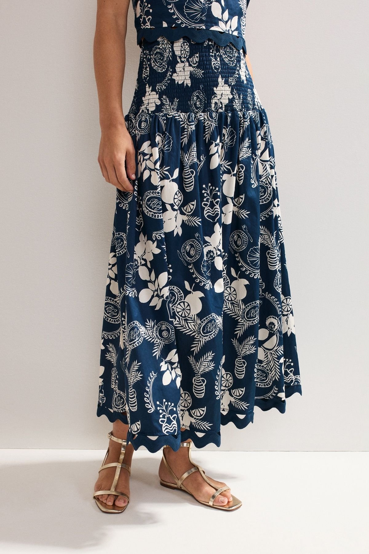 Phase Eight Phase Eight Women's Evalina Floral Midi Skirt in Dark Navy - 3