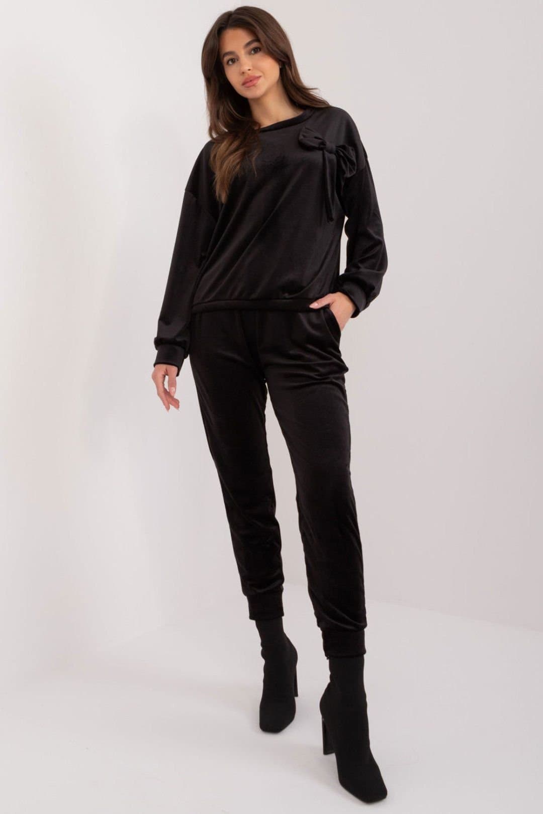 Love Lace Love Lace Women's Velour Sweatshirt & Tie Waist Pants Set in Black