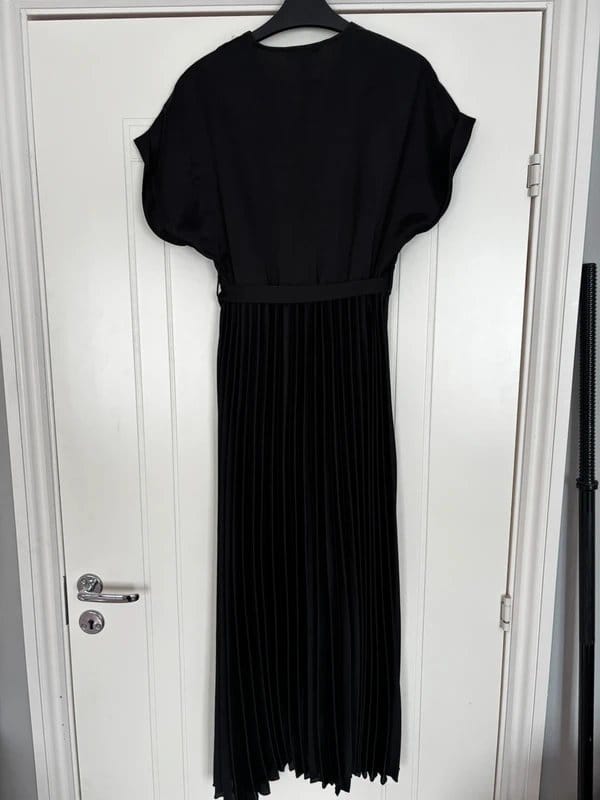 New Look Black Satin Sleeveless Dress