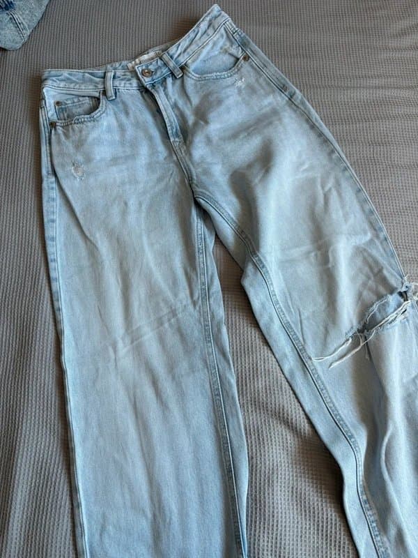 Stradivarius Stradivarius straight leg jeans with ripped knee 8