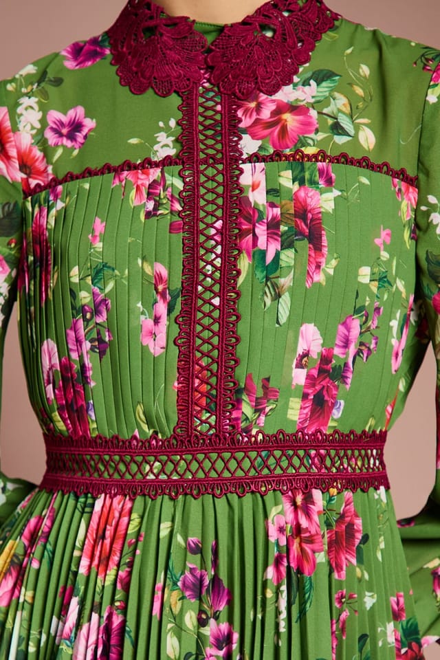 Coast Coast Women's Lisa Tan Long Sleeve Pleated Printed Blouse in Green - 2