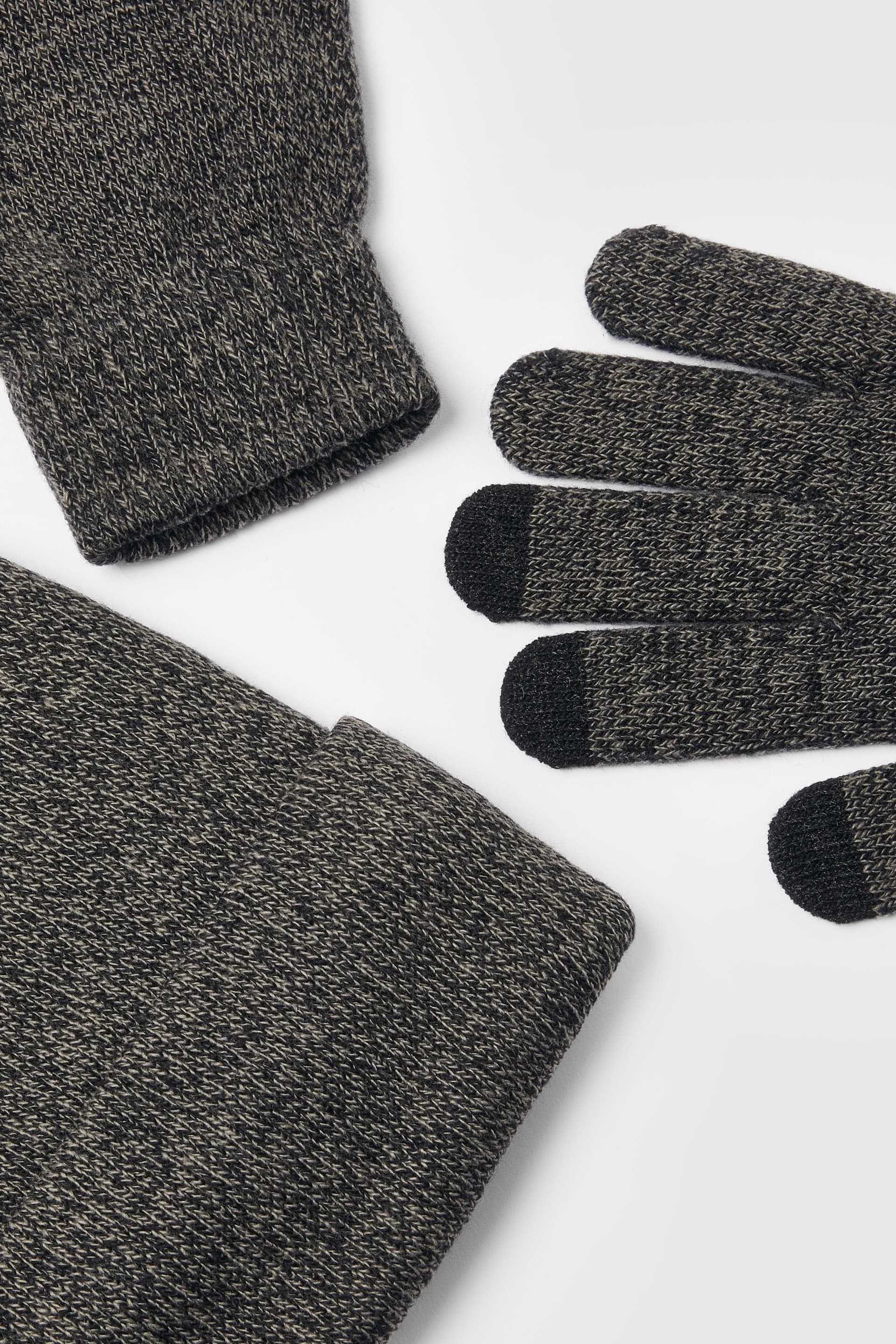 Burton Burton Men's Charcoal Knitted Hat & Gloves Set