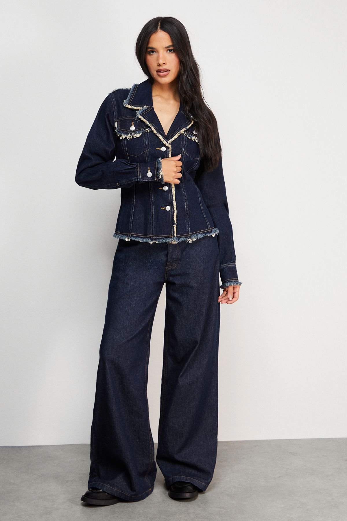 Warehouse Warehouse Women's Front Fitted Denim Jacket With Frayed Hem in Indigo - 2