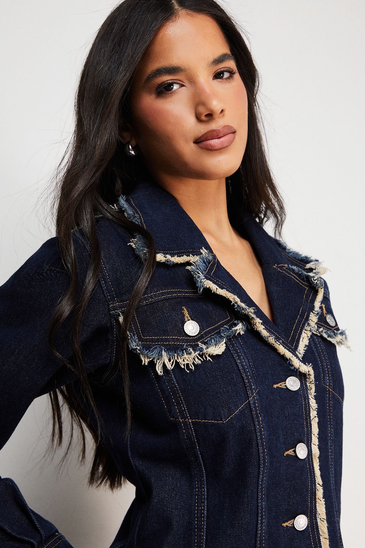 Warehouse Warehouse Women's Front Fitted Denim Jacket With Frayed Hem in Indigo - 4