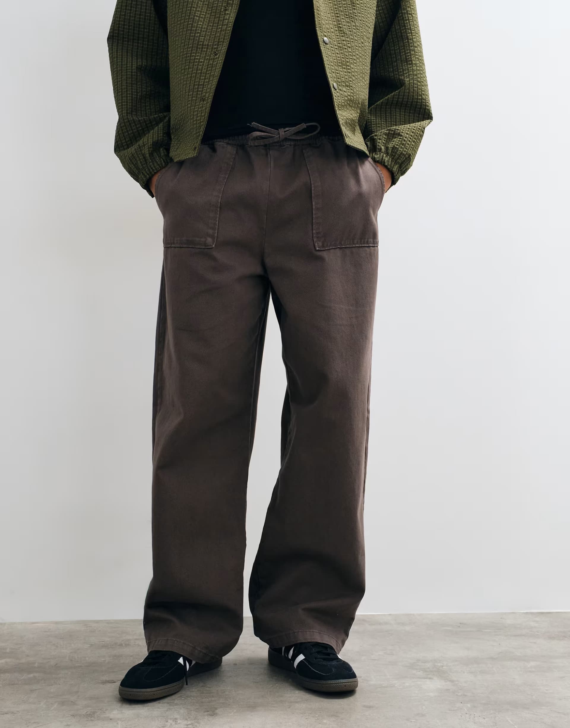 ASOS ASOS DESIGN baggy trousers with fatigue pockets in brown
