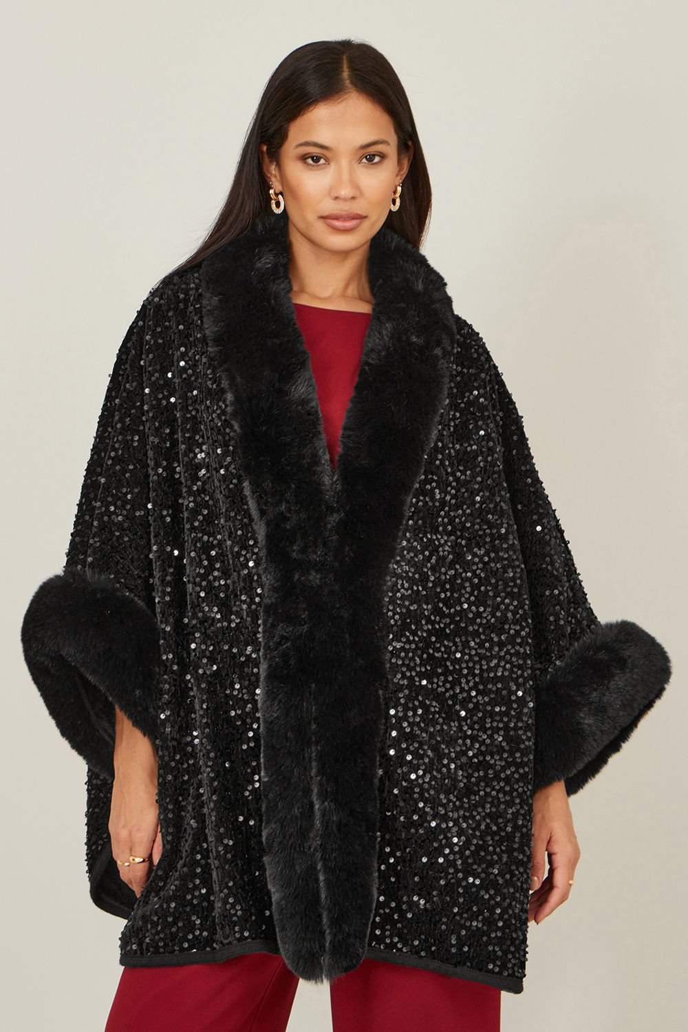 Yumi Yumi Women's Black Sequin Cape with Faux Fur Trim & Lining - 2