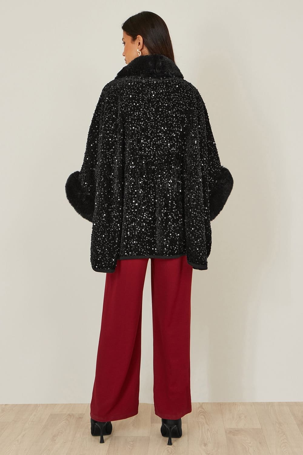 Yumi Yumi Women's Black Sequin Cape with Faux Fur Trim & Lining - 4