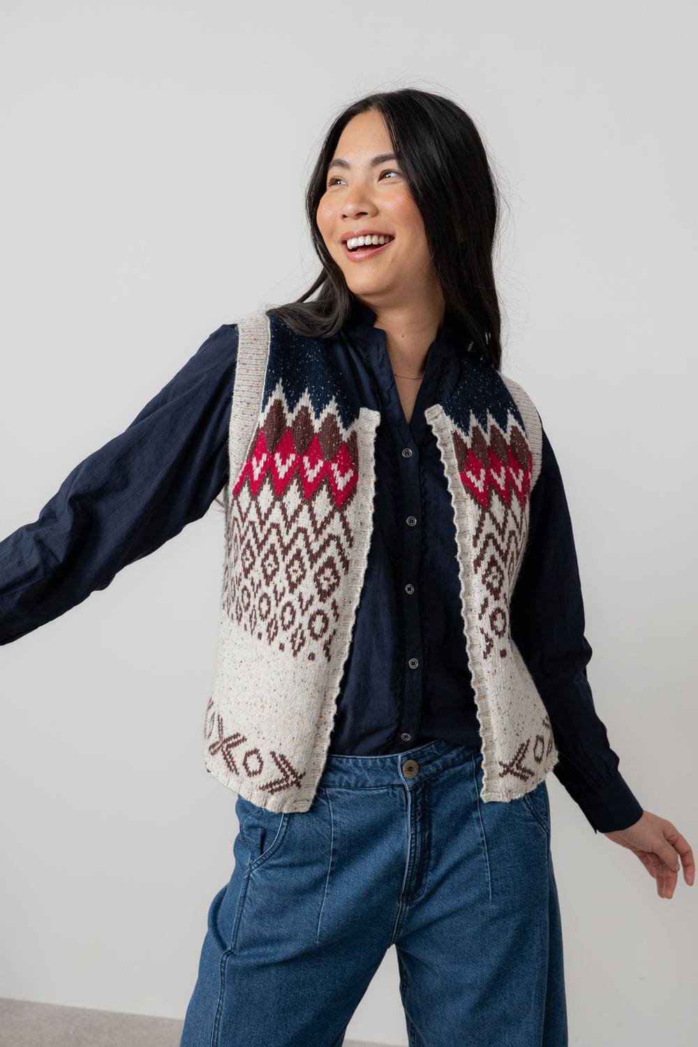 Lily & Me Lily & Me Women's Suvi Knitted Cotton Blend Fair Isle Waistcoat in Chocolate - 2