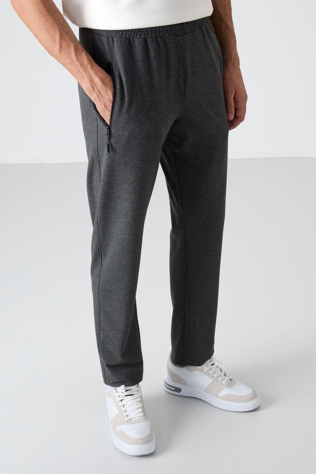 Tommy Life Tommy Life Men's Regular Fit Straight-Leg Sweatpants in Charcoal - 4