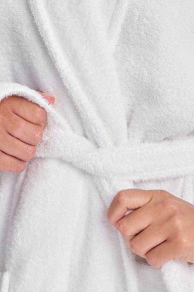 Christy CHRISTY Women's 'Serene' Soft Combed Cotton Bath Robe in White - 3
