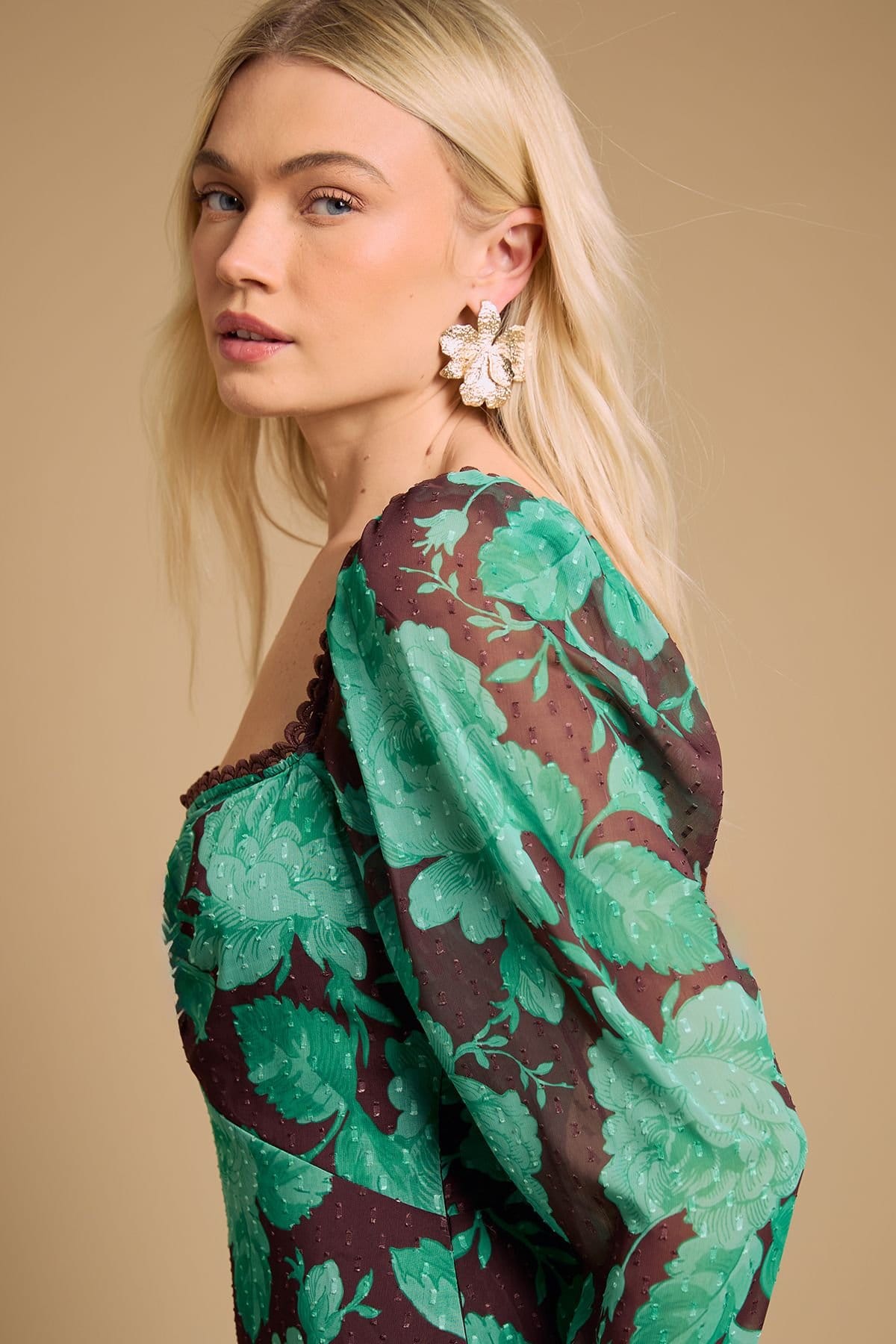 Oasis Oasis Women's Printed Chiffon Shoulder Detail Shirred Back Midi Dress in Green - 4