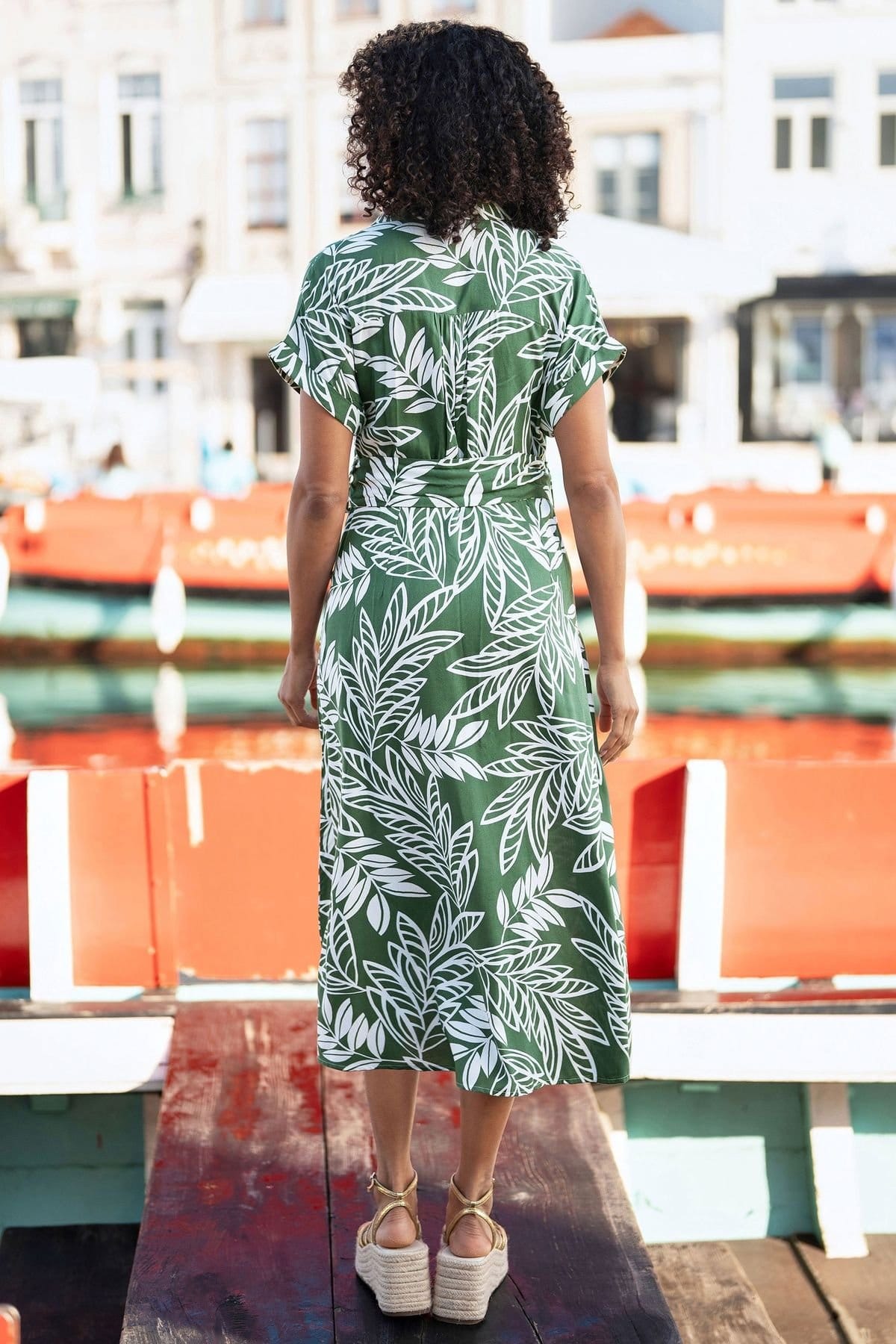 Yumi Yumi Women's Green Leaf Print Viscose Relaxed Midi Shirt Dress in Dark Green - 4