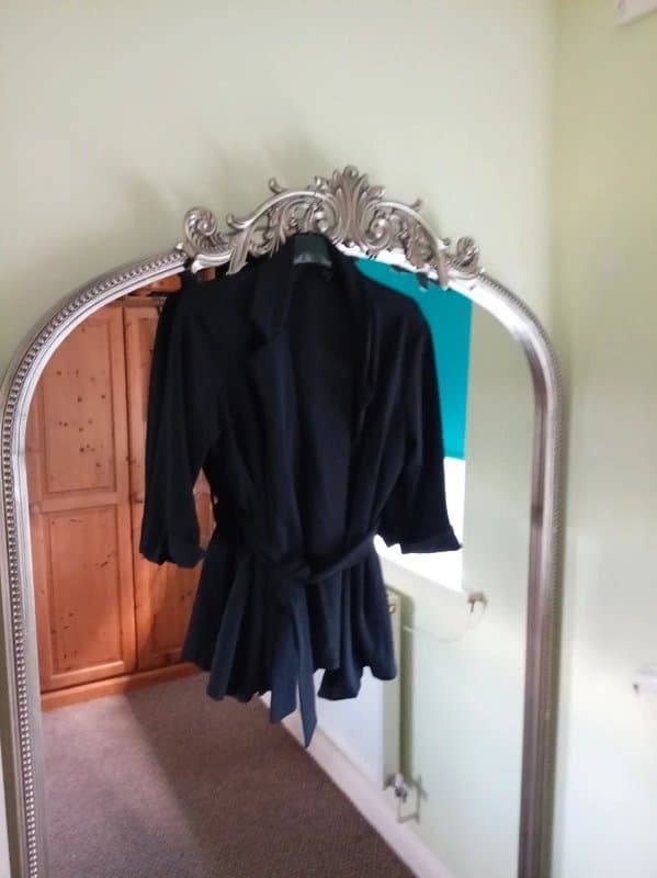 The Unbranded Brand Ladies size 14 black smart tie waist soft jacket blazer