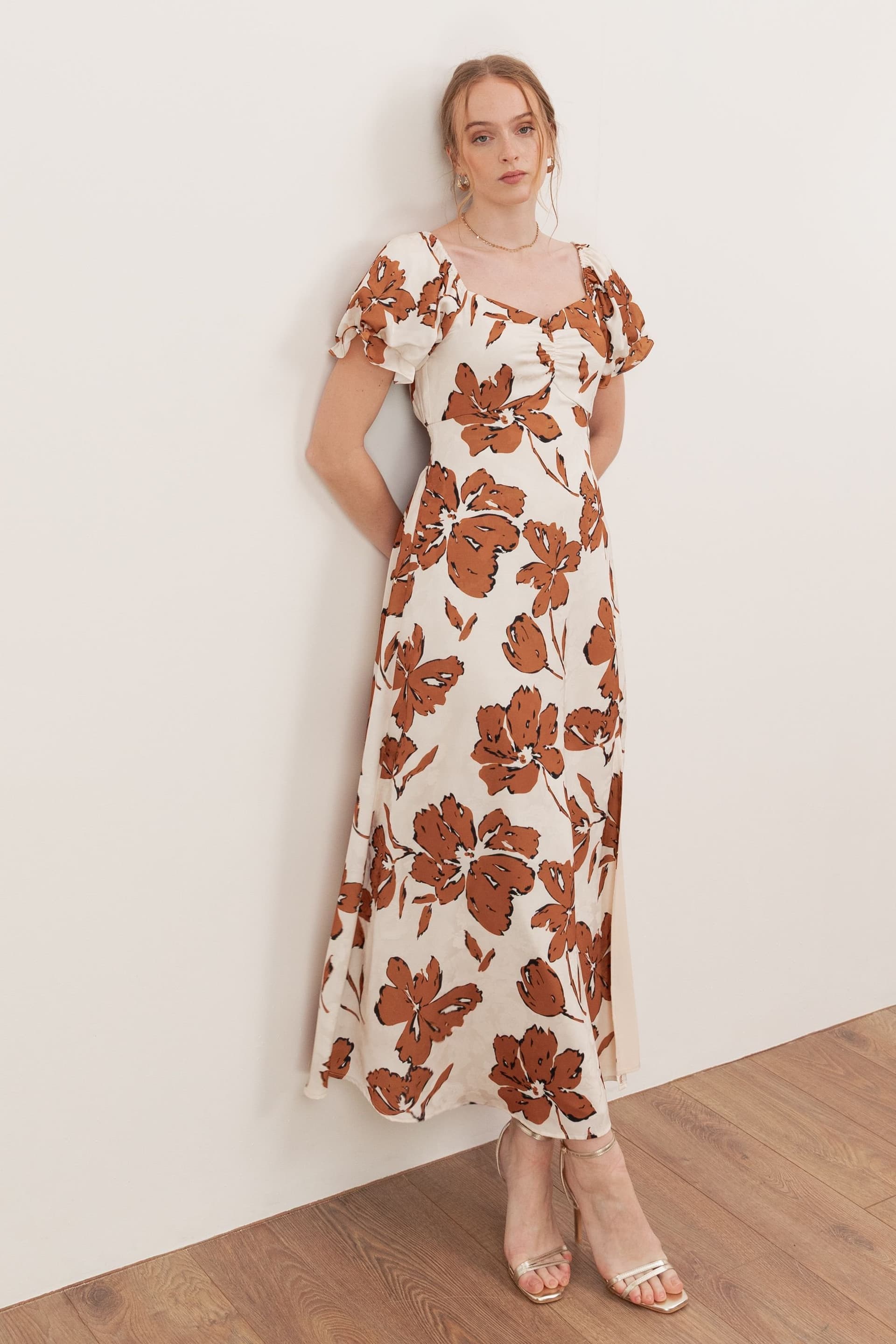 Lovedrobe Lovedrobe Women's Floral Short Sleeve Sweetheart Neck Midaxi Dress in Nude