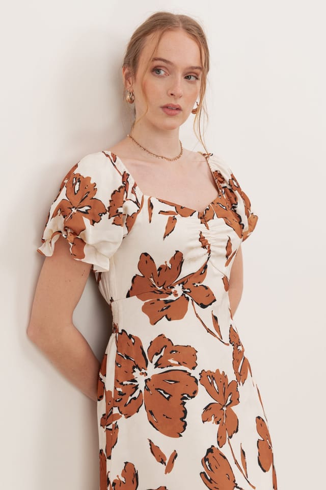 Lovedrobe Lovedrobe Women's Floral Short Sleeve Sweetheart Neck Midaxi Dress in Nude - 3