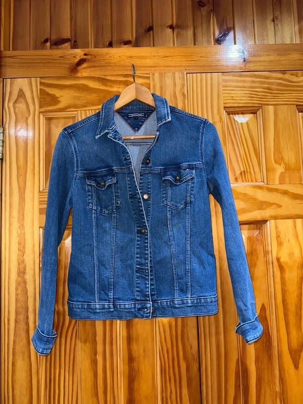 Tommy Hilfiger Tommy Hilfiger ladies size  6 denim jacket