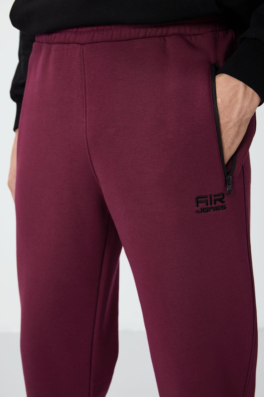 Tommy Life Tommy Life Men's Jogger Sweatpants in Burgundy - 4