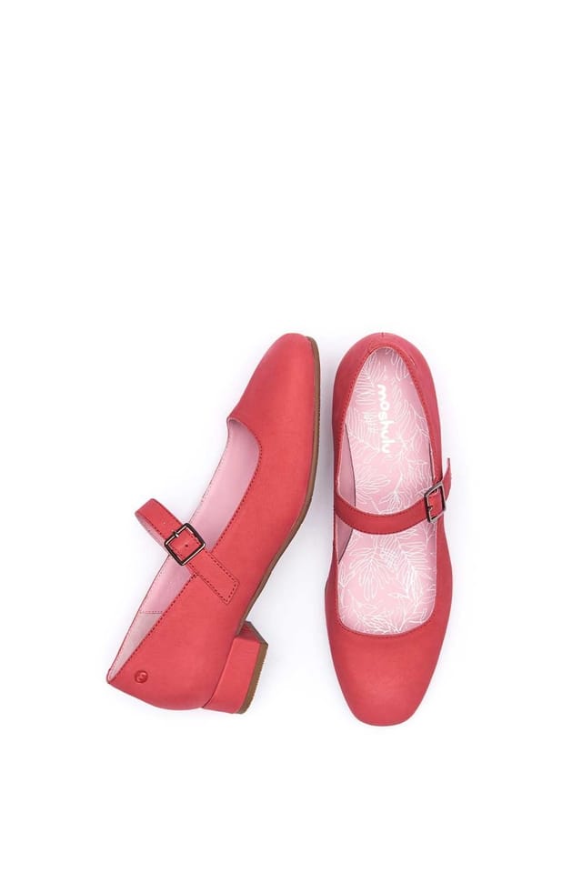Moshulu Moshulu Women's 'Hebei' Front Buckle Block Heels in Pink - 2