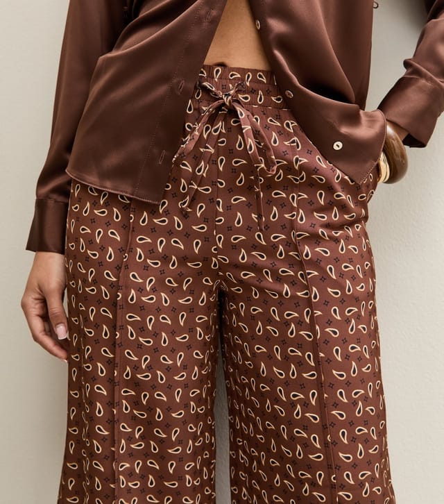 New Look Women's Petite Brown Satin Paisley Wide Leg Trousers New Look - 2