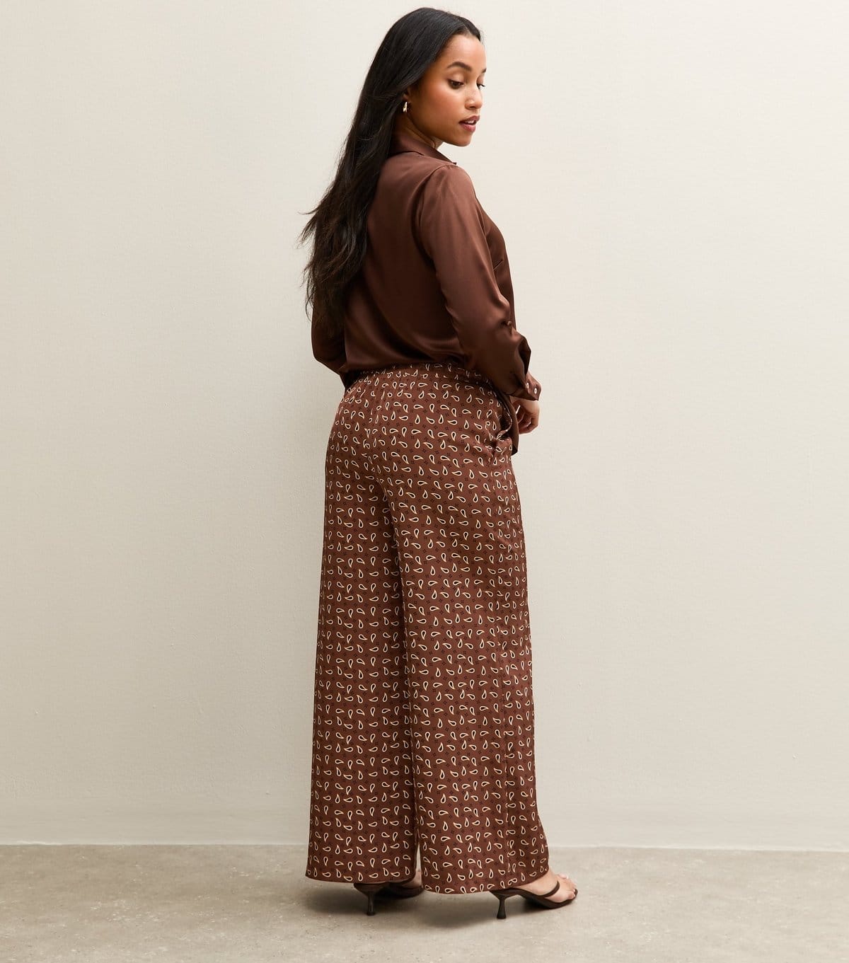 New Look Women's Petite Brown Satin Paisley Wide Leg Trousers New Look - 4