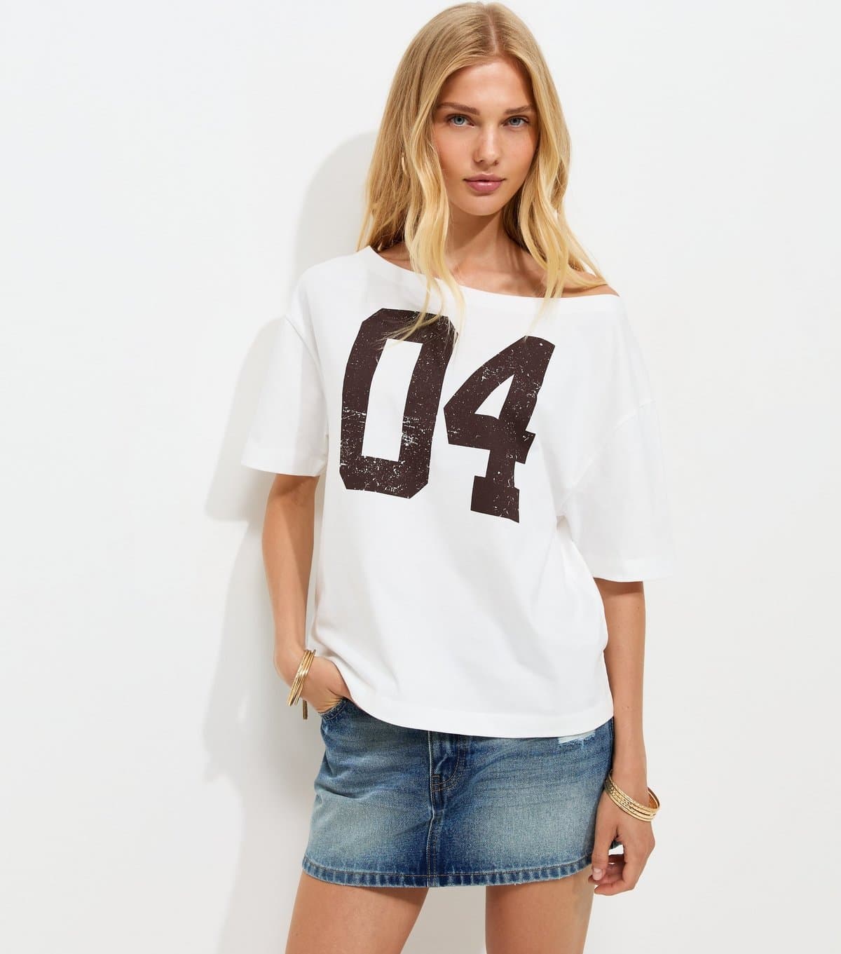 New Look Women's White Cotton 04 Logo Off The Shoulder T-Shirt New Look