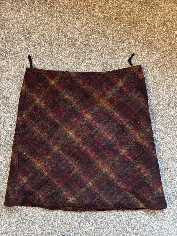 Marks & Spencer M&S checked plain lined skirt short nice for Autumn size 14
