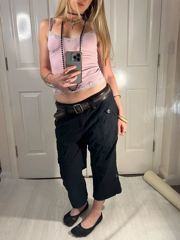 Vintage Dressing 90s low waisted black cargo capris