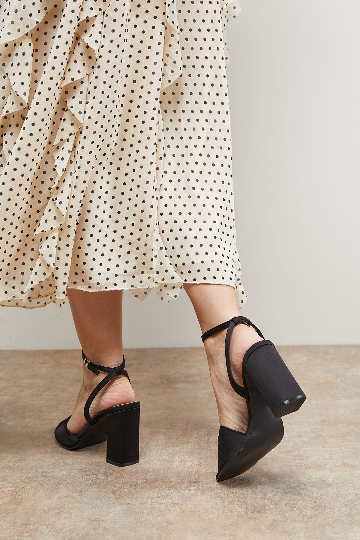 Oasis Oasis Women's Midyim Satin Ruched Front High Block Heel Sandals in Black - 3