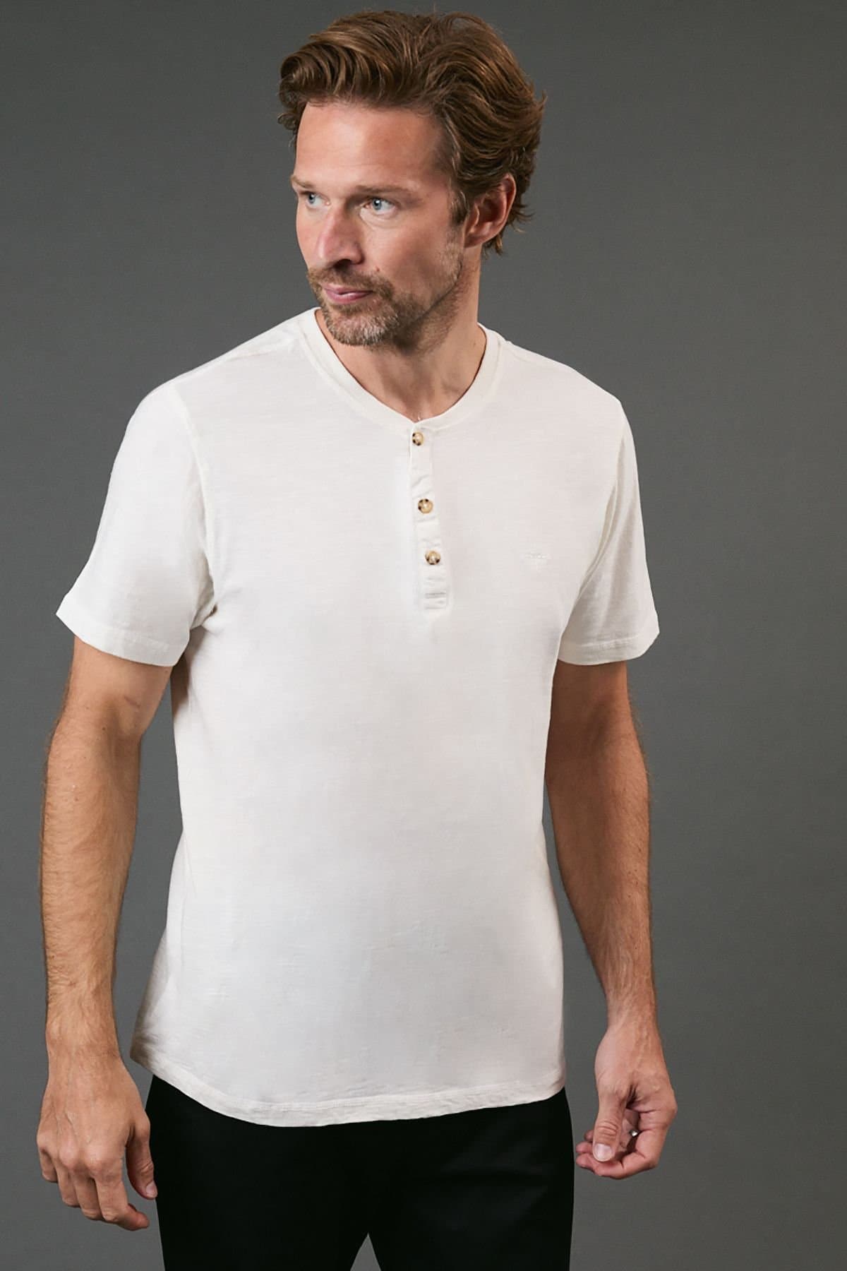 Maine Maine Men's Off White Slub Y Neck T-Shirt in Off-White