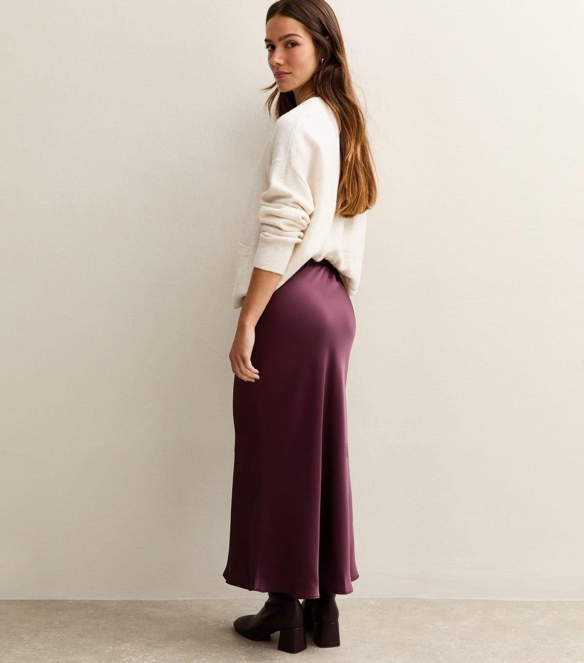 New Look Women's Petite Dark Burgundy Satin Bias Cut Midi Skirt New Look - 4