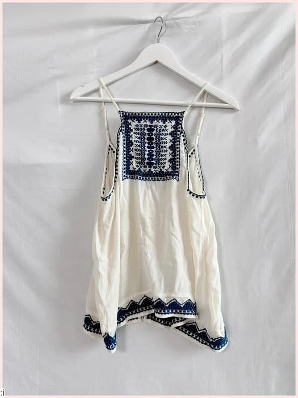 Anthropologie Ecote Anthropologie white embroidered cami top blue detail size M