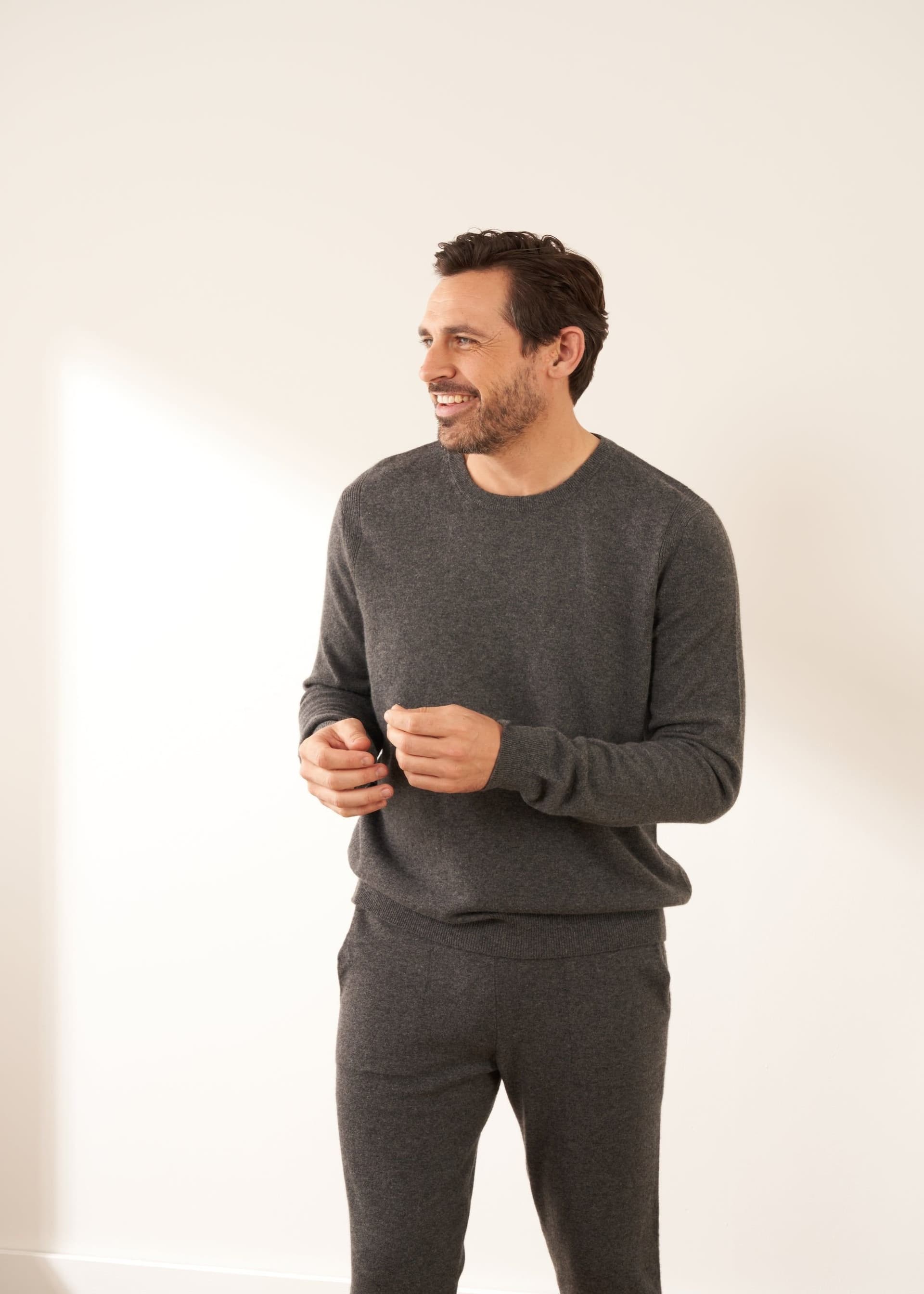 Truly Truly Men's Charcoal Cashmere Crew Neck Jumper in Grey