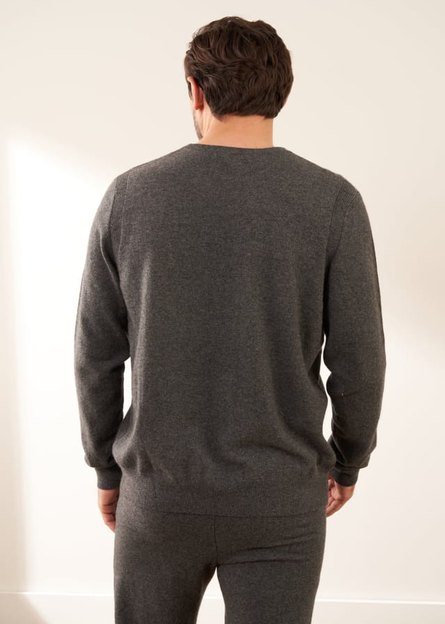 Truly Truly Men's Charcoal Cashmere Crew Neck Jumper in Grey - 2