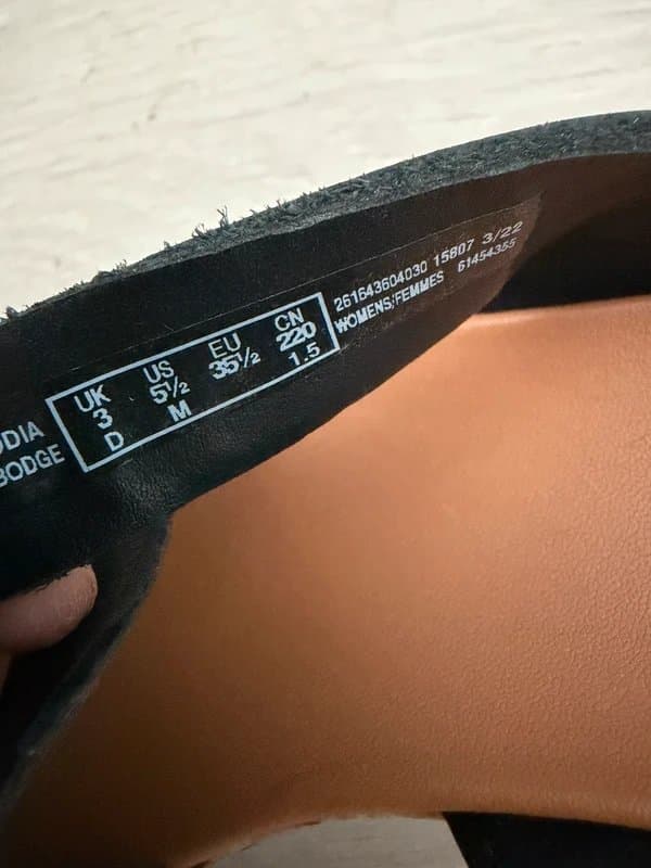 Clarks Clarks black leather strappy wedge sandals. Size 3d